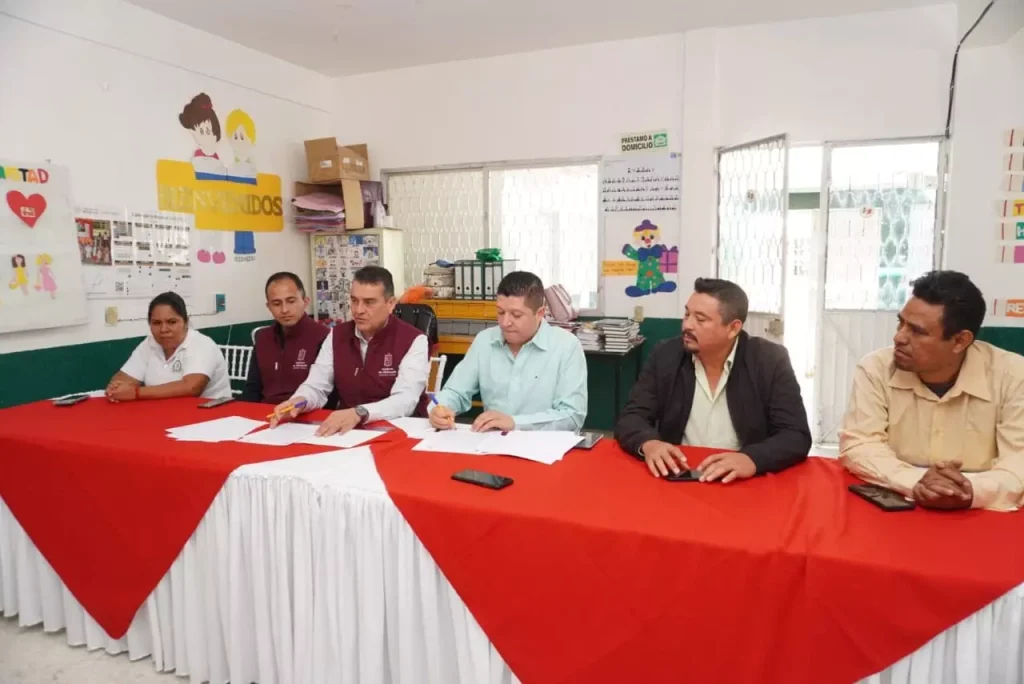 Habitantes de Turicato, Michoacán estrenarán UVEU tras firma de convenio con la UNIVIM.