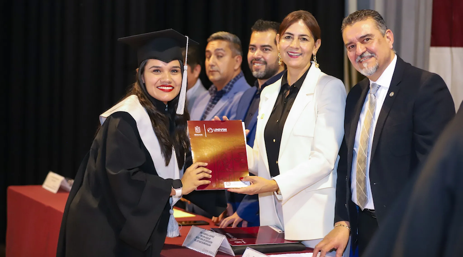🎓 UNIVIM celebra la graduación de 72 egresados de licenciatura, maestría y doctorado 🎓